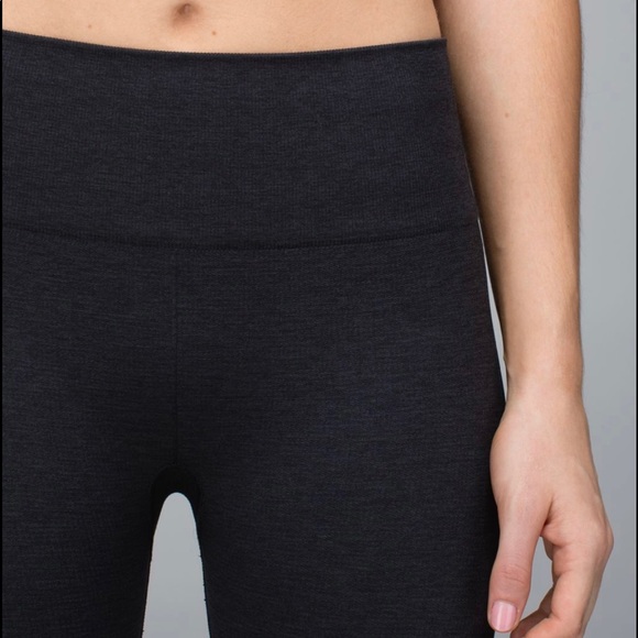 Lululemon Seamlessly street crop size 8 26-27” - Picture 5 of 6